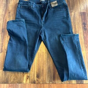 Men’s Express Skinny Jeans in a dark wash. Size 33x32. New with tags.